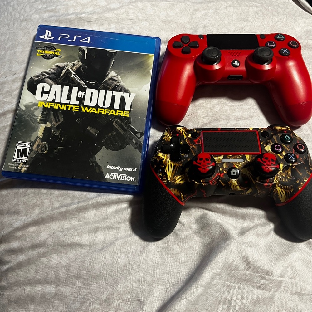 2 PlayStation controllers and call of duty PS4